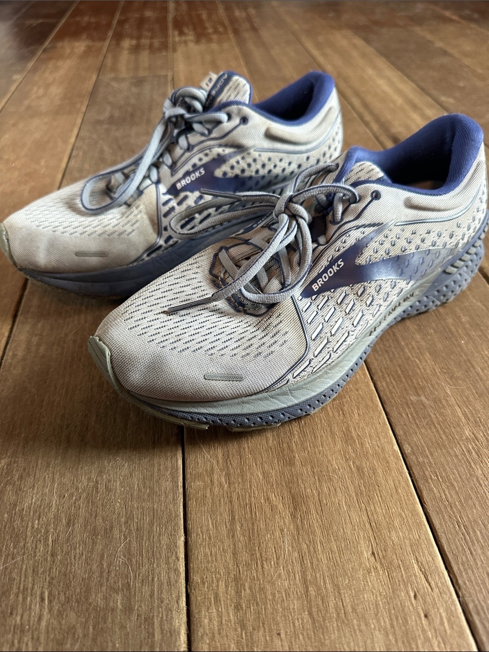 Brooks Adrenaline tennis shoes men’s size 8.5